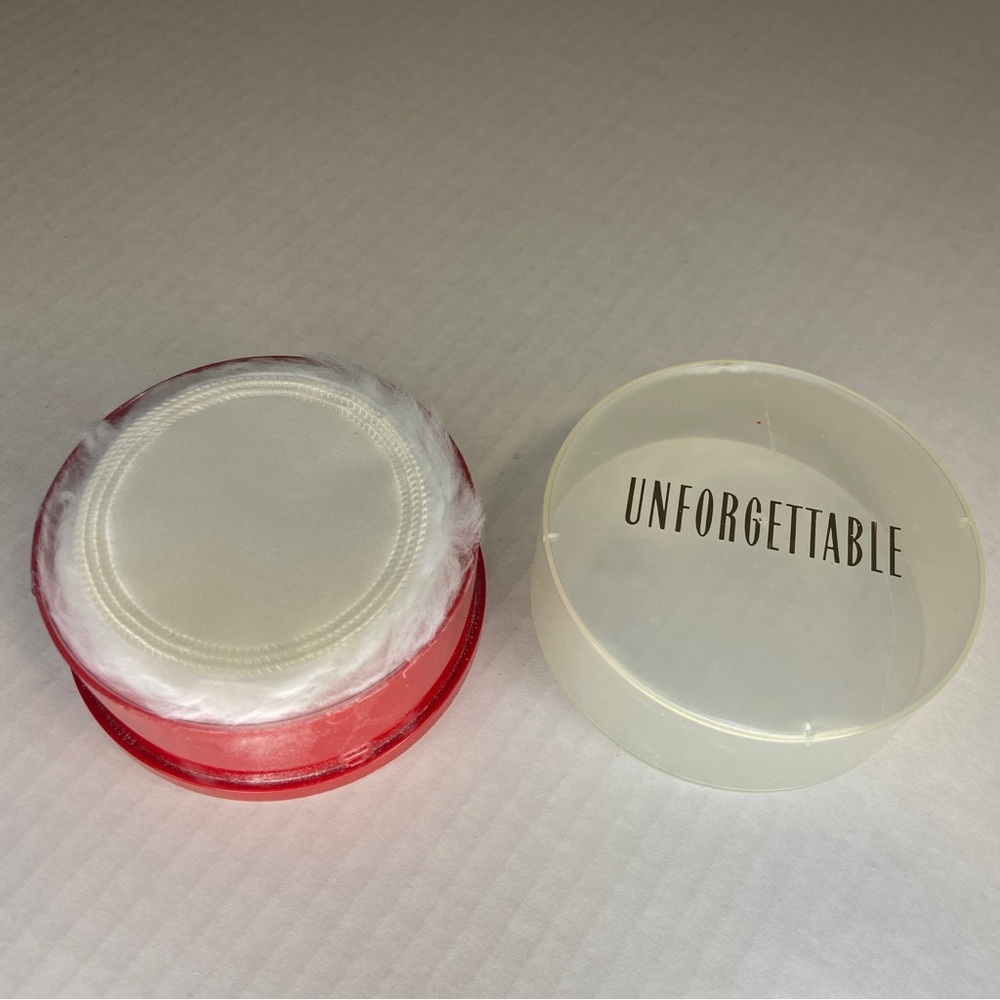Revlon Unforgettable dusting powder